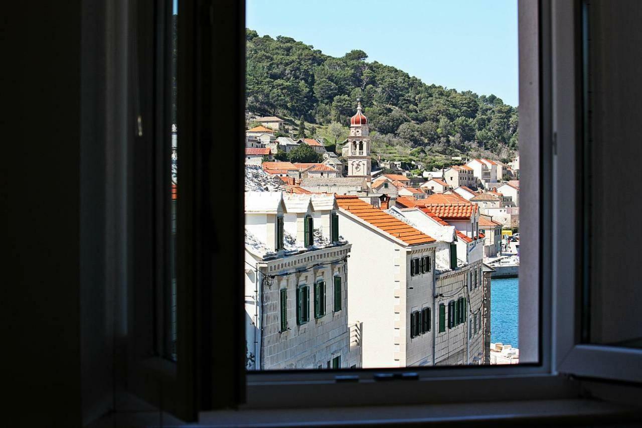 Apartmani Nila Pucisca Exterior photo